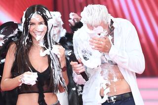 Zaira Nara habló sobre sus conflictos familiares y terminó siendo víctima de un “tortazo de espuma”