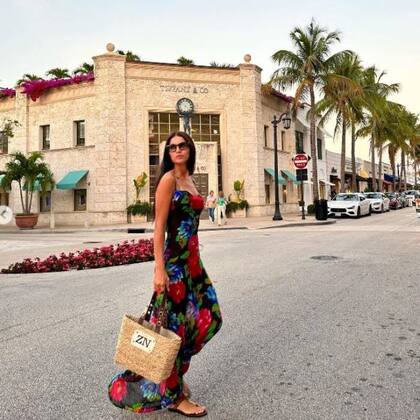 Zaira Nara subió a sus redes hace una semana una foto en la que camina frente a un local de Tiffany, en Miami