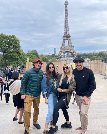 Zaira y su pareja junto a su hermana Wanda y Mauro Icardi en París (Foto: Instagram/@zaira.nara)