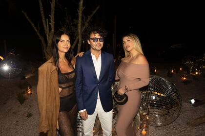 Zaira y Wanda Nara junto al reconocido PR Wally Diamante, creador de la agencia de comunicación Grupo Mass junto a Facundo Garayalde