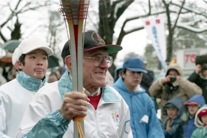 Zamperini fue relevo de la antorcha olímpica en los Juegos Olímpicos de Invierno de 1998 en Nagano, Japón