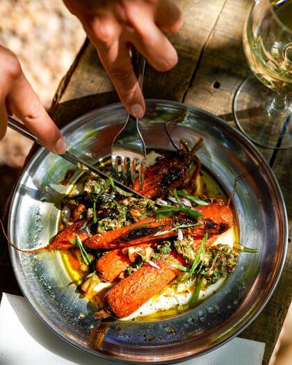 Zanahoria, labne, gremolata de pecanas; todos los platos de Chuí son vegetarianos o veganos