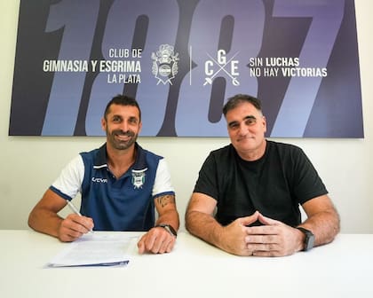 Zaniratto junto a Carlos Anacleto, el día en el que el entrenador firmó su contrato como entrenador del primer equipo poco más de cuatro meses después, fue despedido