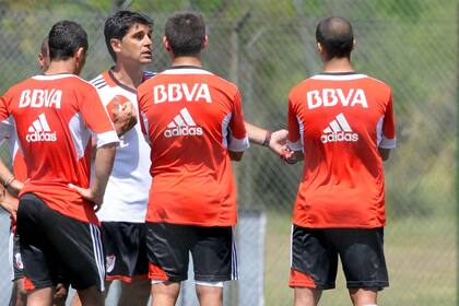 Zapata dirigió su primera práctica como interino