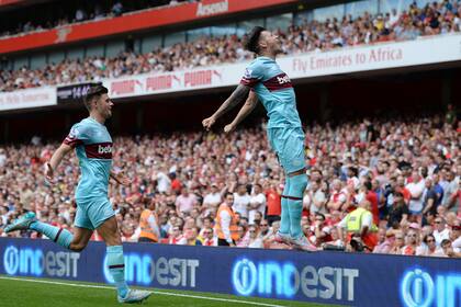 Zárate celebra su gol ante Arsenal
