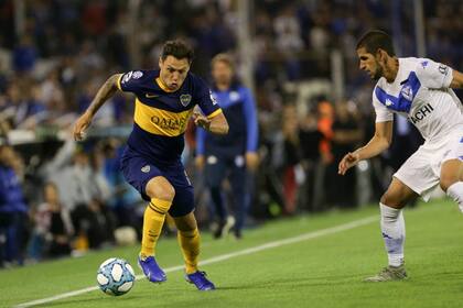Zárate enfrentándose con su club de origen, Vélez; en sus 65 partidos en Boca, con 43 titularidades, el atacante anotó 17 tantos y realizó 8 asistencias.