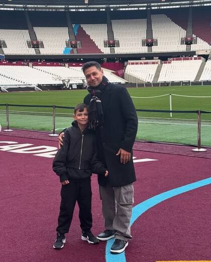 Zárate viajó junto a su hijo Rocco y visitó diferentes estadios, entre ellos, el del West Ham