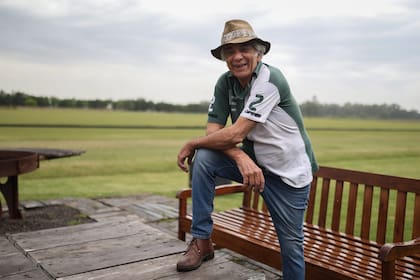 Zavaleta no tiene la camiseta de La Espadaña: "Se la di a Carlos Gracida, porque teníamos un solo juego", confesó. Igual, consiguió la de Alfonso Pieres