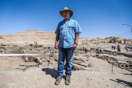 Zawi Hawass, el arqueólogo egipcio más famoso, es el jefe de la misión