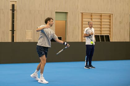 Zeballos durante un ensayo en la Copa Davis, en enero pasado, en Noruega: tras dos años de ausencia, Cebolla volvió al equipo con la capitanía de Javier Frana