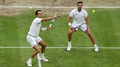 Zeballos está por impactar, Granollers cubre; el argentino y el español avanzaron a las semifinales de Wimbledon