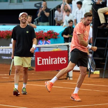 Zeballos sonríe, Granollers festeja: el argentino y el español, una de las mejores parejas de dobles del mundo, disputarán la final de Madrid