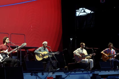Zeca-Caetano-Moreno y Tom Veloso, en el Lolla en 2019
