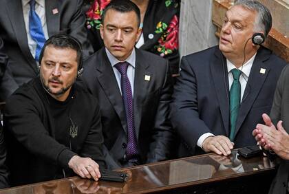 Zelensky junto a al presidente de Ecuador, Daniel Noboa, y al primer ministro de Hungría, Viktor Orbán.
