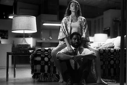 Zendaya junto a John David Washington en el film Malcolm and Marie