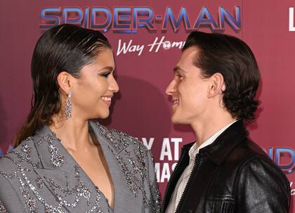Zendaya y Tom Holland en la alfombra roja de su última película juntos,  "Spiderman: sin camino a casa", el 5 de diciembre de 2021 en Londres, Inglaterra.
