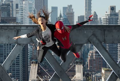 Zendaya y Tom Holland en una escena de Spider-Man: sin camino a casa