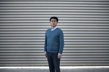 Zhang Hongchao, ingeniero de la Universidad Tongji en Shánghai, ayudó a desarrollar la superficie de páneles solares de Pavenergy