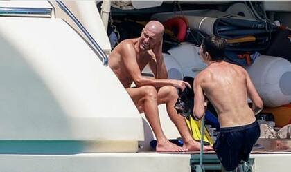 Zidane disfruta de sus vacaciones en Ibiza. 