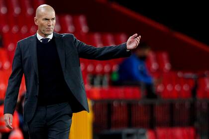 Zinedine Zidane es el preferido de los qataríes dueños de PSG para suceder a Christophe Galtier, en caso de que el actual entrenador sea despedido en marzo