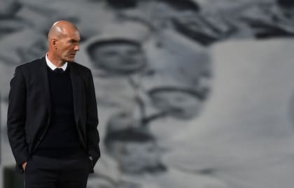 Zinedine Zidane sabe que se vienen semanas difíciles para el equipo y está preocupado por las pocas variantes que tiene en Real Madrid