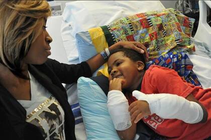 Zion junto a su madre, Pattie Ray, luego del transplante