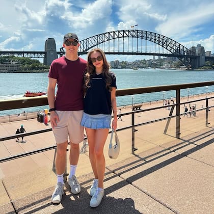 Zneimer y Piastri comenzaron a asistir cuando asistían a un internado inglés y nunca más se separaron (Foto: Instagram @oscarpiastri)