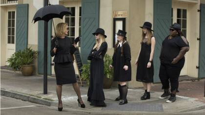 Zoe descubrió que es una bruja y es emviada a un oscuro instituto educativo