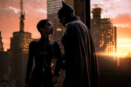 Zoe Kravitz y Robert Pattinson como Selina Kyle/Gatúbela y Bruce Wayne/Batman en el film de Matt Reeves