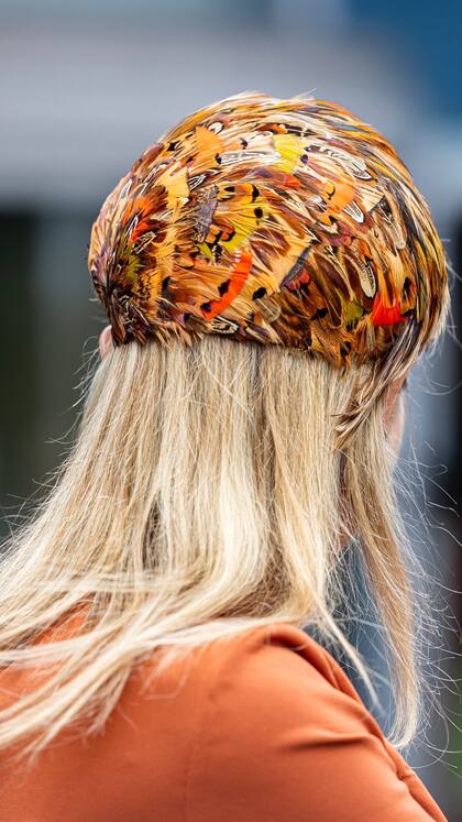 Zorreguieta llevó en la cabeza un tocado de plumas (Foto: Instagram @patrickvkatwijk)