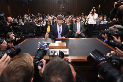 Mark Zuckerberg pasó varias veces por el Congreso estadounidense en los últimos años, para responder por las acciones de sus empresas