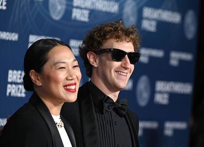 Zuckerberg ya estaba en una relación con su actual esposa, Priscila Chang, cuando lanzó Facebook.