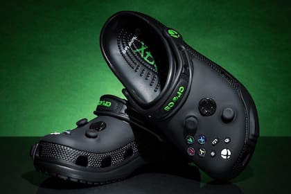 Zuecos Crocs de una edición especial hecha con Xbox