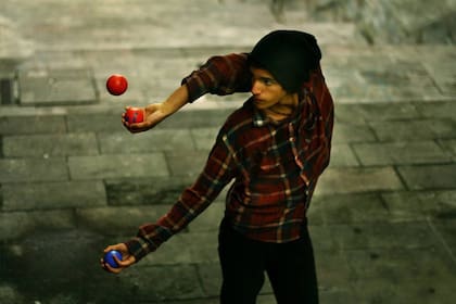 Zuka comenzó con su arte en los semáforos de Mar del Plata, cuando tenía 14 años