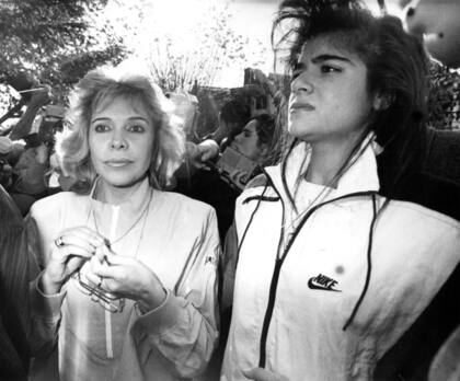 Zulema Yoma y Zulemita Menem al ser expulsadas de la Quinta Presidencial de Olivos