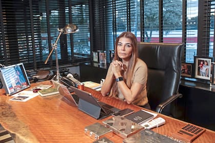 Zulemita Menem en su oficina rompe el silencio