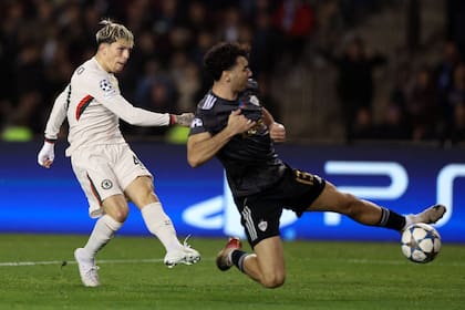 Zurdazo cruzado de Garnacho para el segundo gol de Chelsea frente a Qarabag