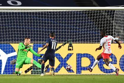 Zurdazo y adentro: Di María marcó el segundo gol del 3-0 sobre Leipzig