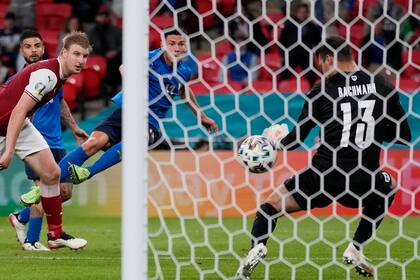 Zurdazo y clasificación, más allá del susto del final: Matteo Pessina marca el segundo tanto de Italia, que superó a Austria y pasó a los cuartos de final de la Eurocopa.