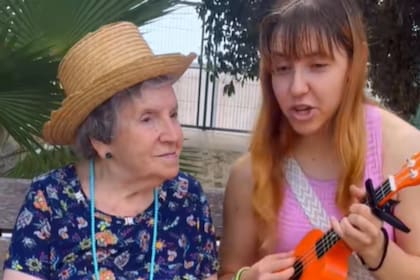 Zuri le cantó a su abuela Juanita (Foto: @zuridelroy)
