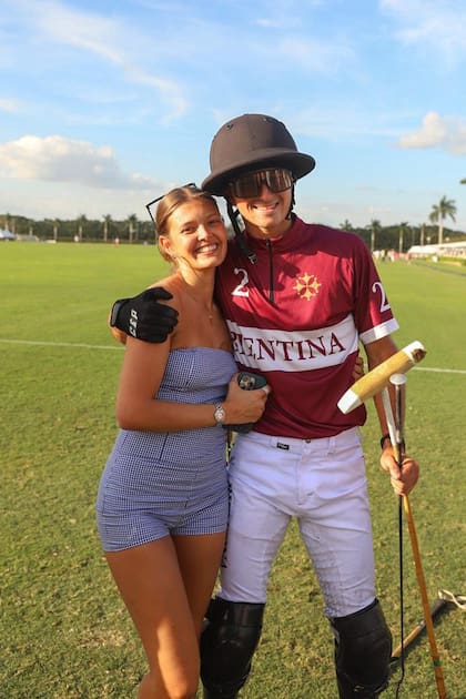 Zuzu con su novio, el polista Santiago Llavallol