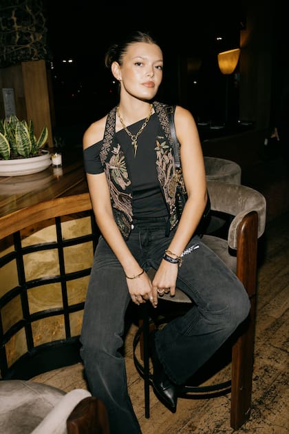 Zuzu Coudeu, la hija de Sol Acuña, es influncer y también se animó al diseño como su madre