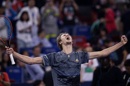 Zverev y un festejo con fuerza: le ganó a Federer un partidazo.