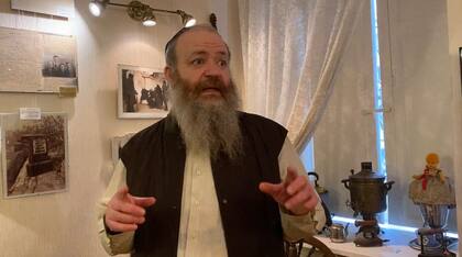 Zvi-Hirsh Binder, otro miembro de la comunidad, que dirige desde hace 20 años el Museo de Historia Judía de Odessa