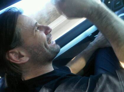 «Me parece que el Loco quiere seguir hasta Mar de Plata!. Me viene dando clases de manejo. ¡Imperdible! »