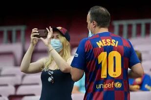 Silbidos en el Camp Nou durante el primer partido de Barcelona sin Messi