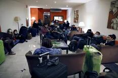 Más de 100 venezolanos están varados y sin hotel por el caso del avión iraní