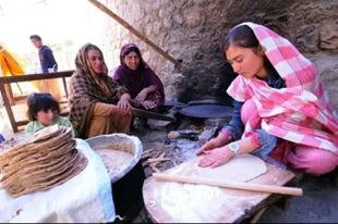 Un grupo de mujeres cocinando en el Valle del Hunza, en Cachemira