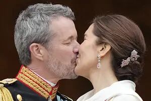 Con un beso en el balcón, los nuevos reyes de Dinamarca iniciaron una nueva era