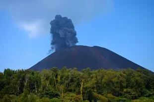 Erupción del Anak Krakatoa en enero de este año